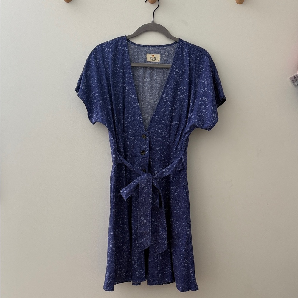 Marine Layer Navy Floral Mini Dress w/ side pockets and attached belt. Size med